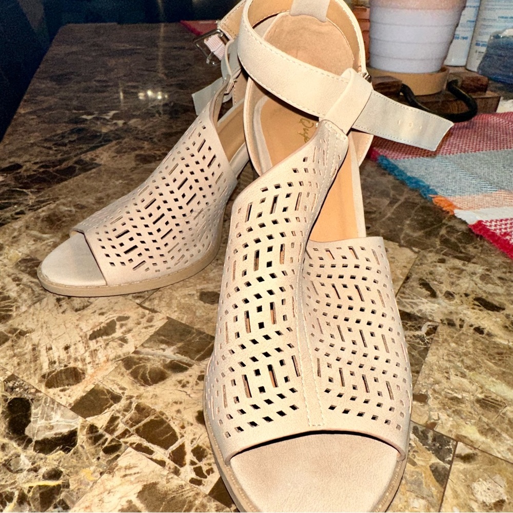 Women’s heel 8.5